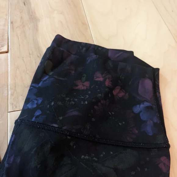 Lululemon floral leggings Wunder Under - Picture 3 of 8